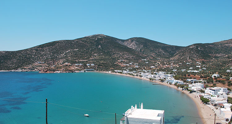 The beach of Platis Gialos in Sifnos
